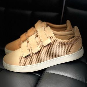 Womens Sneakers